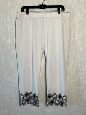 Rosegal Capri Size 1X White with Black Floral Lace Trim Elastic Waist